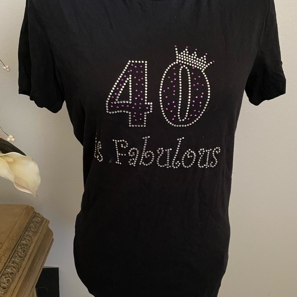40 and Fabulous New XL Fitted T Shirt. - Picture 2 of 3